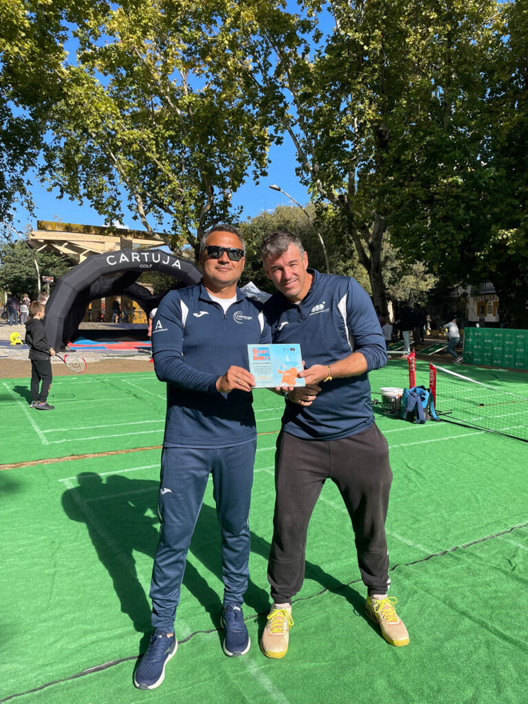 El CTT Blas Infante junto a la Federación Andaluza de Tenis, participan en la actividad "Vive el deporte en tu barrio"