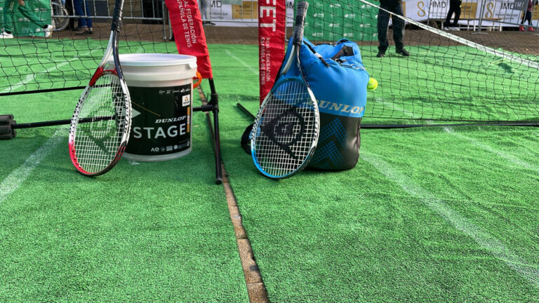 El CTT Blas Infante junto a la Federación Andaluza de Tenis, participan en la actividad "Vive el deporte en tu barrio"